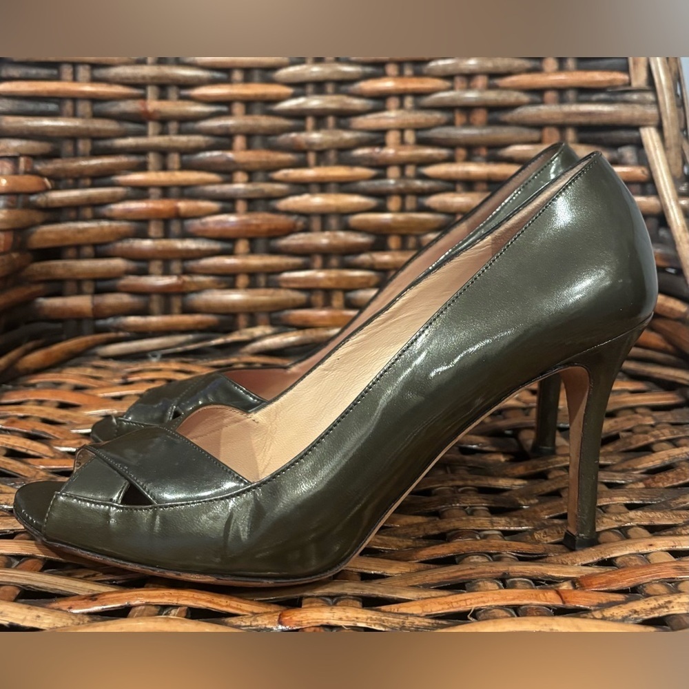 Kate Spade Dark Green Peep-Toe Heels in size 9.5 Made in Italy